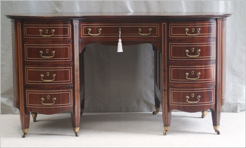 2004 Antique Kidney Shaped Pedestal Desk (3)